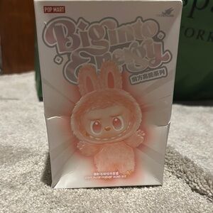 Pop Mart Labubu Biginto Energy Vinyl Figure